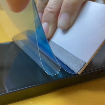 Inteligentna maszyna do cięcia laserowego Daqin do produkcji etui na telefon z hydrożelu TPU