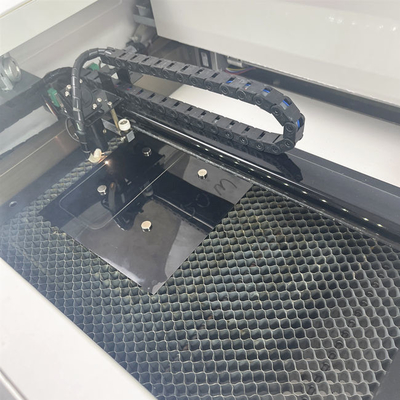 Daqin Mobile 30W Screen Protector Laserowa maszyna do cięcia z profesjonalnym oprogramowaniem do projektowania