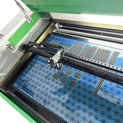 Maszyna do cięcia laserowego z ochroną ekranu ze szkła hartowanego o mocy 60 W z technologią CO2