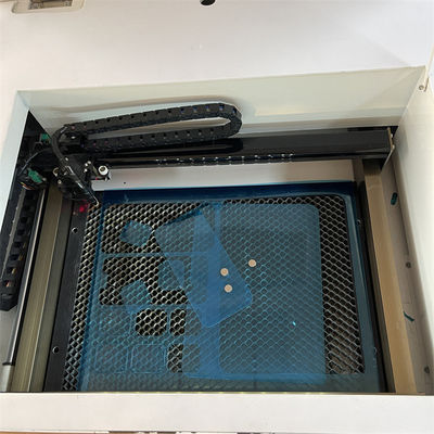 Chłodzenie powietrza Ochrona ekranu Maszyna do cięcia laserowego o wysokiej dokładności cięcia i modelu chłodzenia Chłodzenie wodą w obiegu