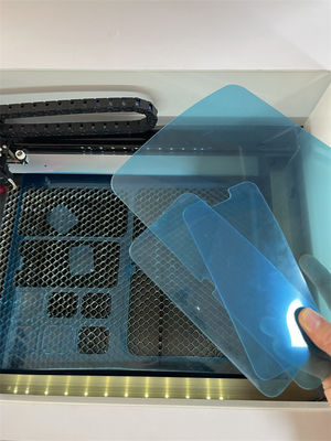 Maszyna do cięcia laserowego ochraniacza ekranu obsługująca dowolny model i kształt z łatwą modyfikacją i dodaniem danych szablonu