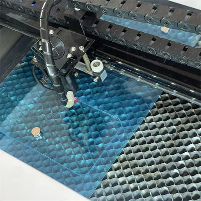 Wewnętrzne środowisko pracy Ochrona ekranu Maszyna do cięcia laserem Napięcie AC220V/50Hz Rozmiar 1000*800*800mm