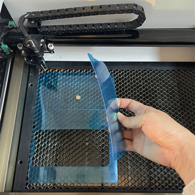 Wewnętrzne środowisko pracy Ochrona ekranu Maszyna do cięcia laserem Napięcie AC220V/50Hz Rozmiar 1000*800*800mm